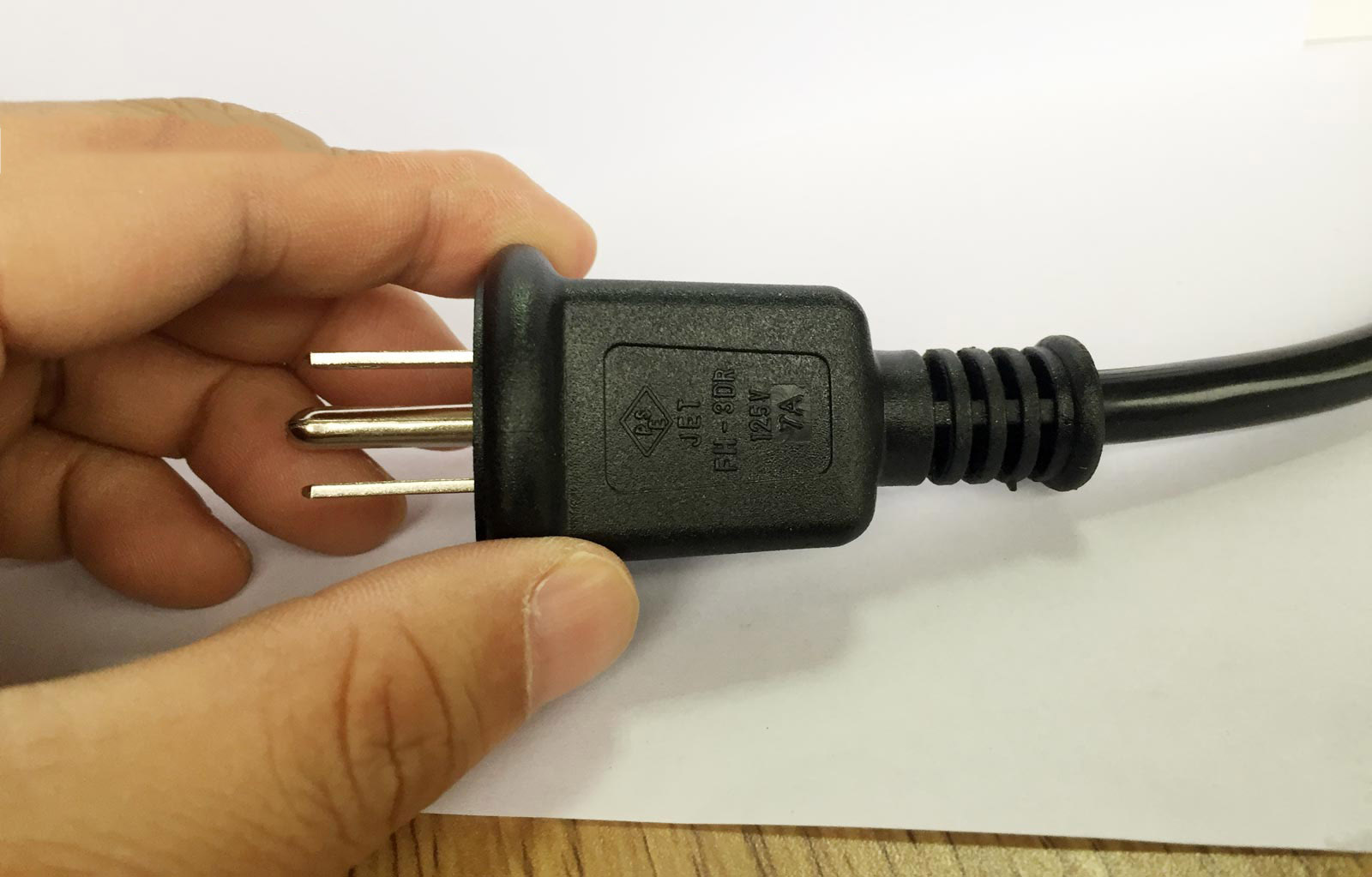 日本三芯户外防水插头