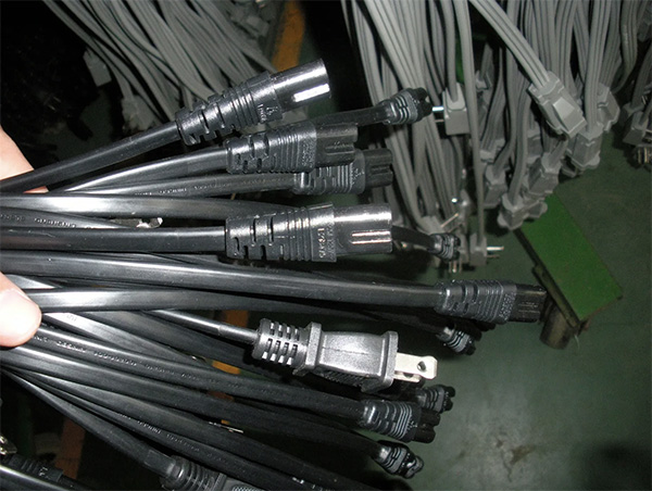 NEMA1-15P配IEC 60320 C7电源线插头 NEMA1-15P配IEC 60320 C7电源线插头