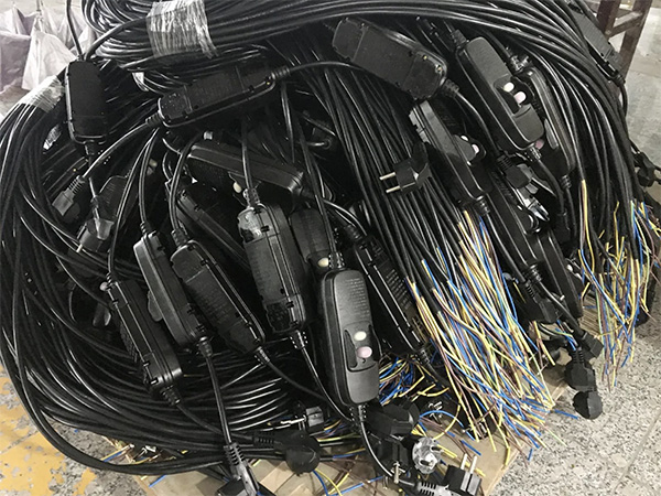 欧洲电源线Schuko插头配漏电保护器GFCI 欧洲电源线Schuko插头配漏电保护器GFCI