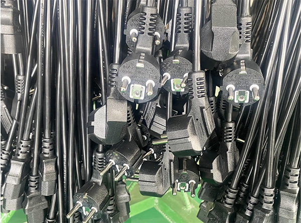 欧洲插头配IEC 60320 C13显示器电源线 欧洲插头配IEC 60320 C13显示器电源线