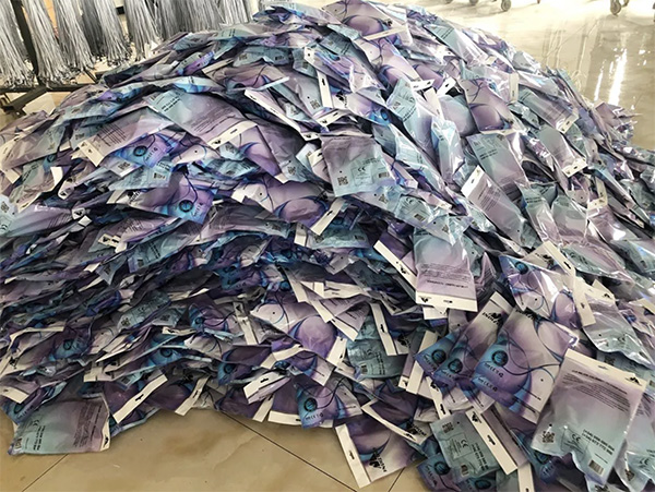 欧洲插头配IEC 60320 C13品字尾电源线包装 欧洲插头配IEC 60320 C13品字尾电源线包装