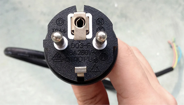 欧洲电源线16A防水IP44插头 欧洲电源线16A防水IP44插头