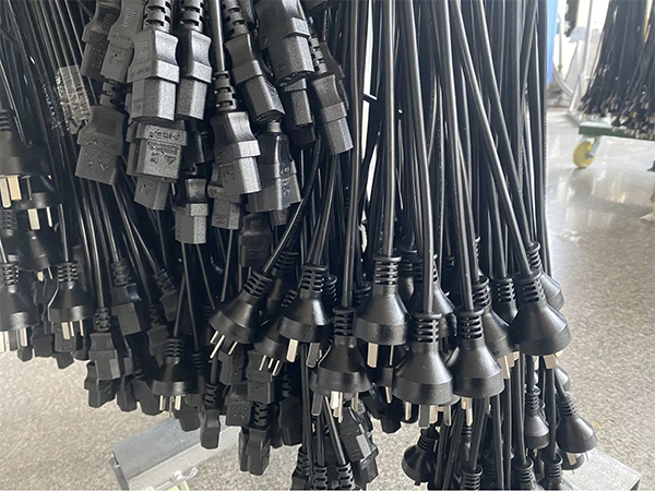 阿根廷IRAM2073电源线配IEC 60320 C13 阿根廷IRAM2073电源线配IEC 60320 C13