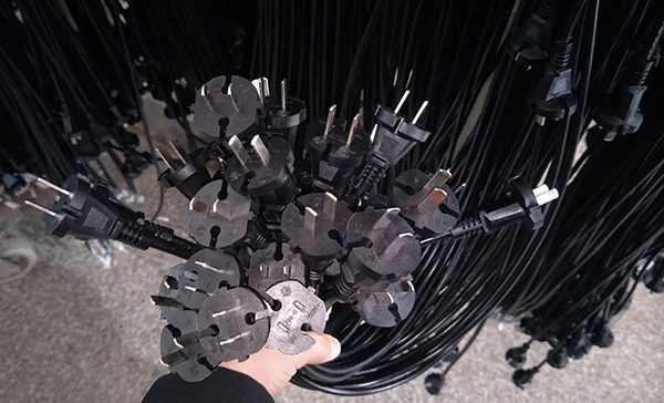 GB2099 10A 2芯插头 GB2099 10A 2芯插头