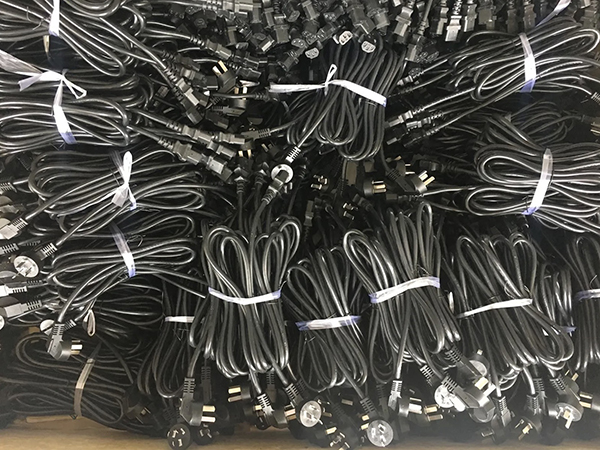 国标电源线配IEC 60320 C13连接器 国标电源线配IEC 60320 C13连接器