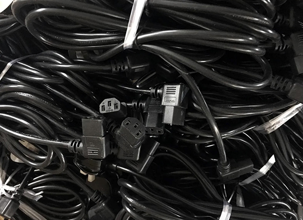 IEC 60320 C13右弯连接器 IEC 60320 C13右弯连接器