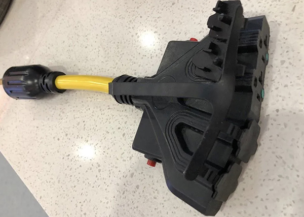 L14-30P发电器适配延长线配4位NEMA5-20R插座含断路器和复位键 L14-30P发电器适配延长线配4位NEMA5-20R插座含断路器和复位键