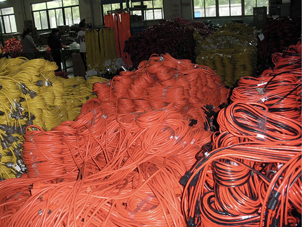 透明插头插座 红色延长线 透明插头插座 红色延长线